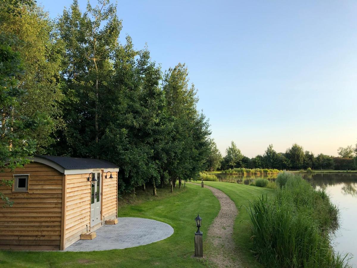 יורק Luxury Shepherds Hut - The Sweet Pea By The Lake מראה חיצוני תמונה
