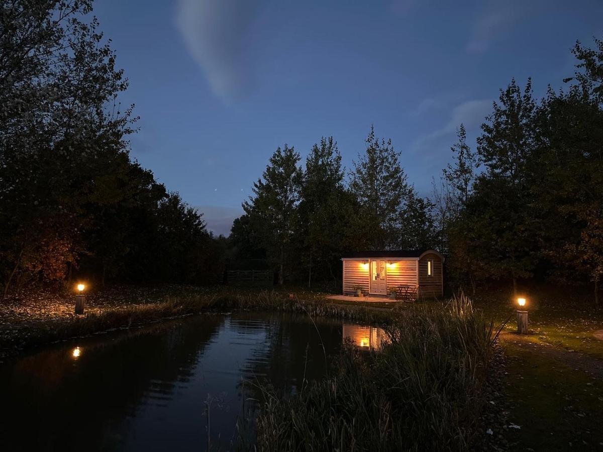 יורק Luxury Shepherds Hut - The Sweet Pea By The Lake מראה חיצוני תמונה