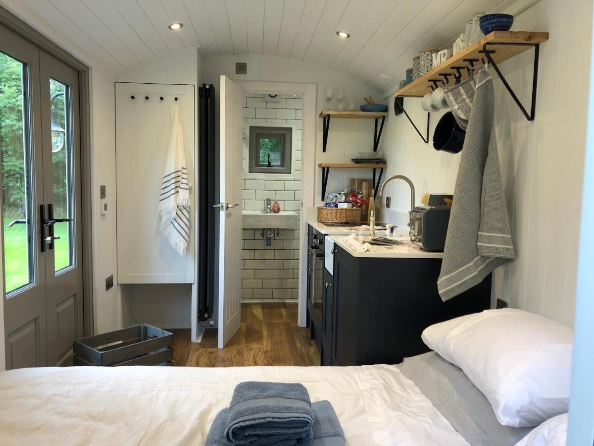 יורק Luxury Shepherds Hut - The Sweet Pea By The Lake מראה חיצוני תמונה