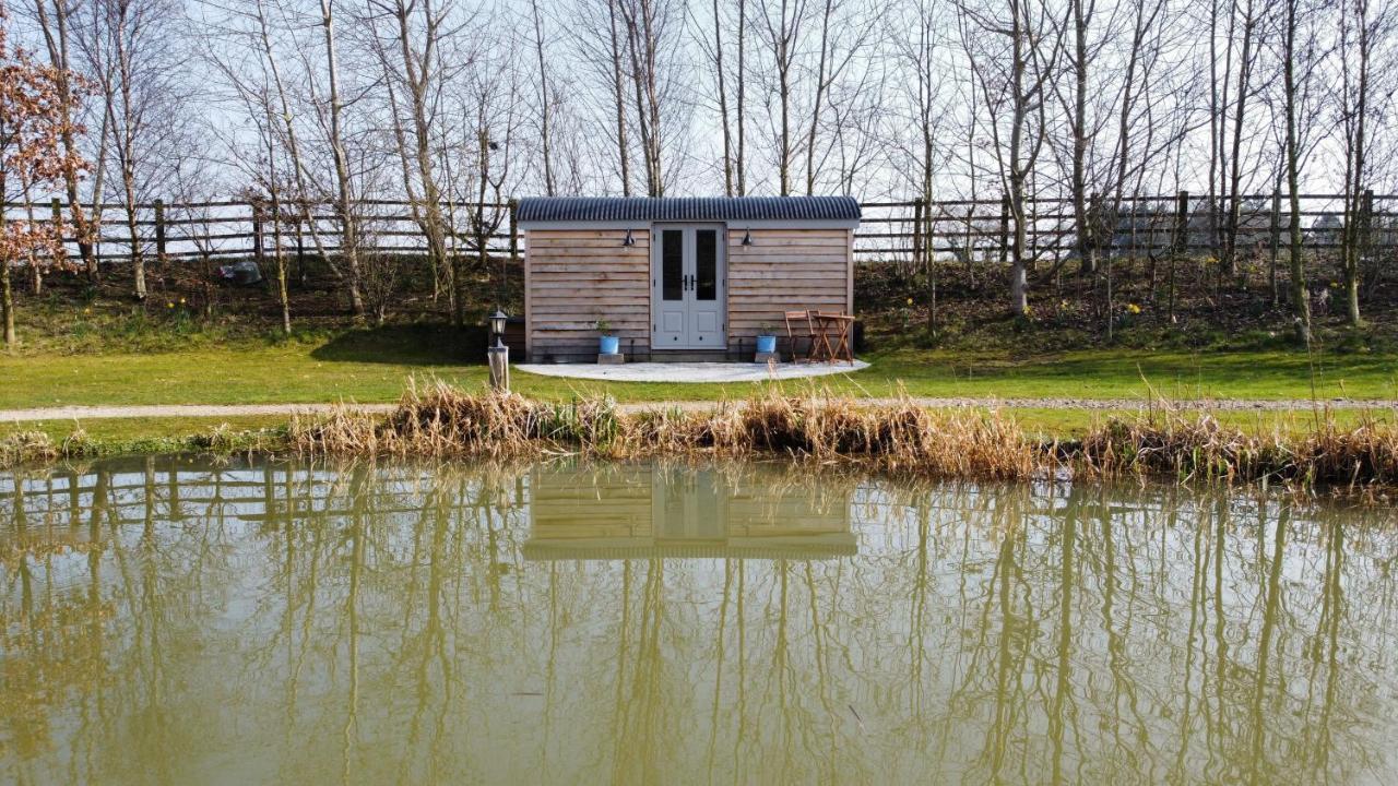 יורק Luxury Shepherds Hut - The Sweet Pea By The Lake מראה חיצוני תמונה