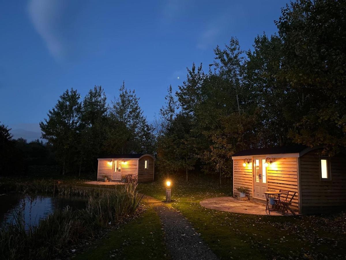 יורק Luxury Shepherds Hut - The Sweet Pea By The Lake מראה חיצוני תמונה