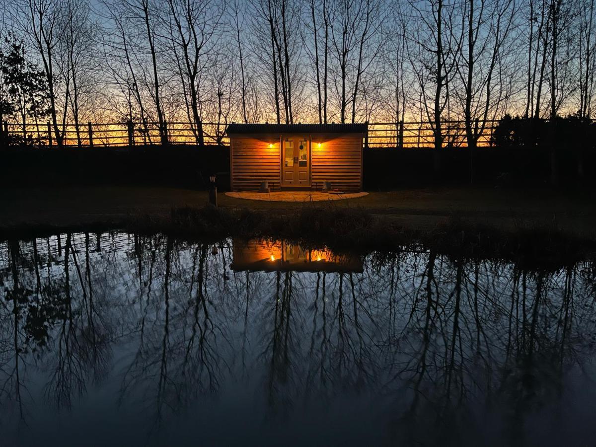 יורק Luxury Shepherds Hut - The Sweet Pea By The Lake מראה חיצוני תמונה
