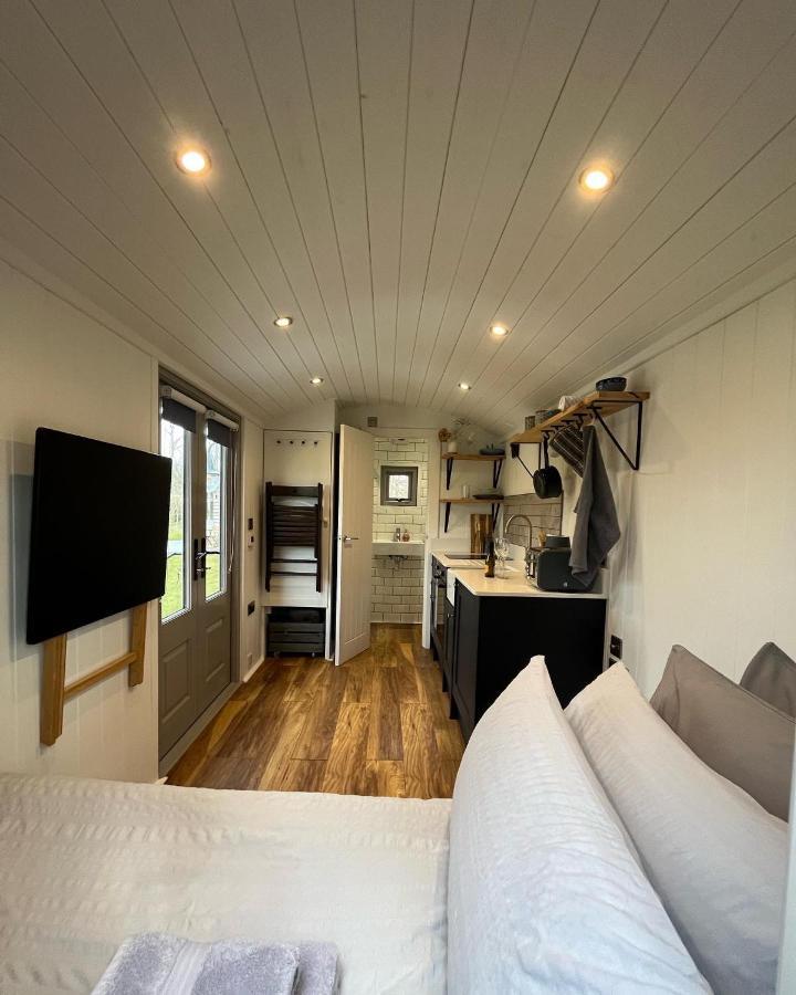 יורק Luxury Shepherds Hut - The Sweet Pea By The Lake מראה חיצוני תמונה