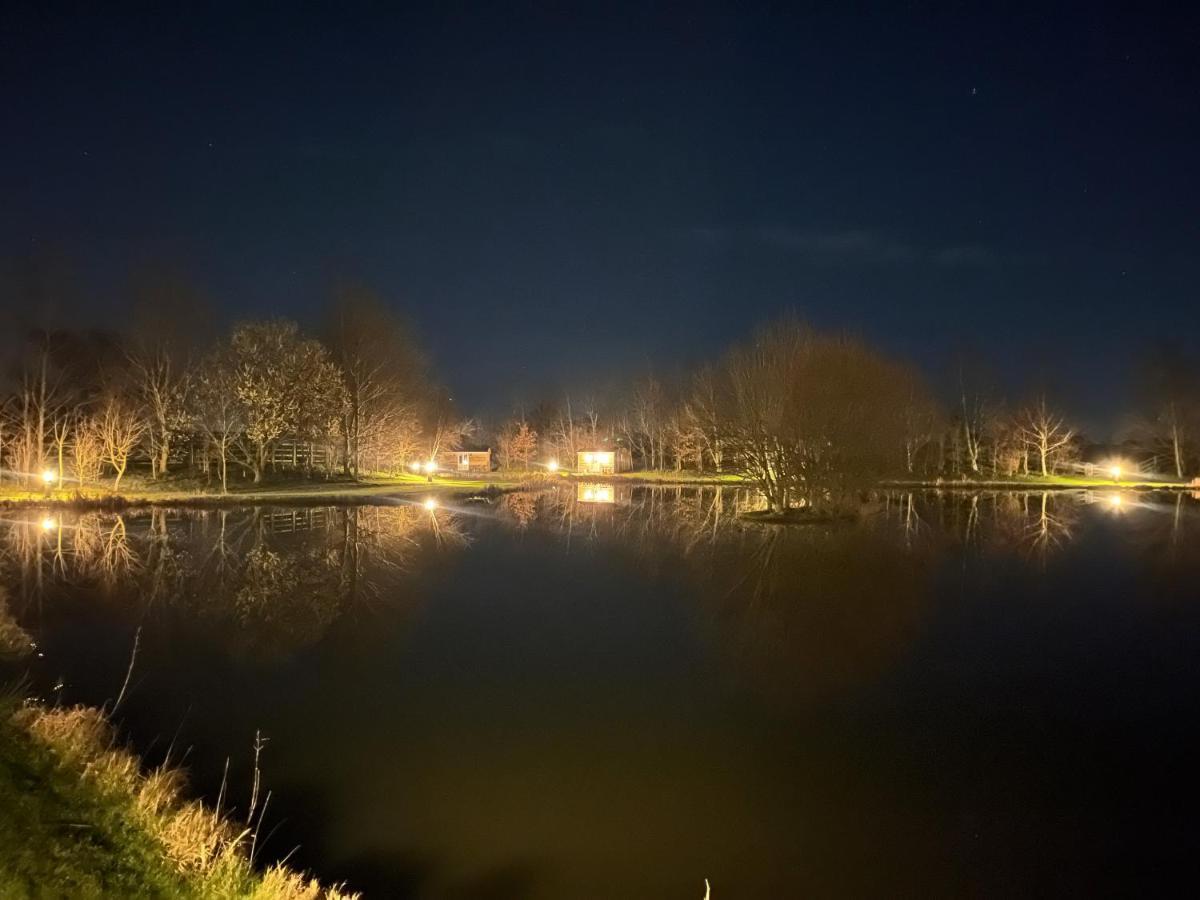 יורק Luxury Shepherds Hut - The Sweet Pea By The Lake מראה חיצוני תמונה