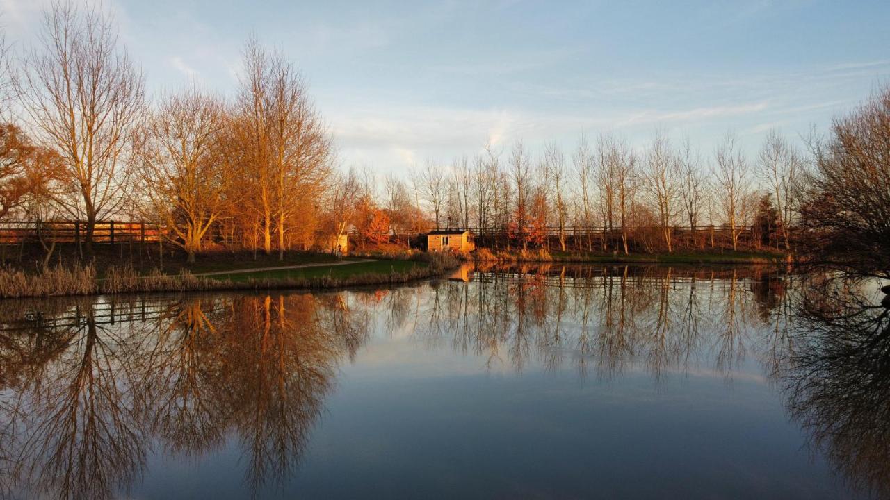 יורק Luxury Shepherds Hut - The Sweet Pea By The Lake מראה חיצוני תמונה